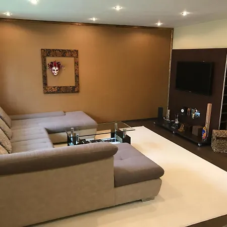 Chris Apartment *